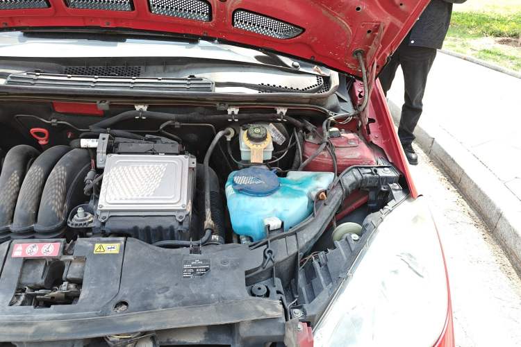 Used Mercedes-Benz A-Class 2011 A 160 Engine Bay Left