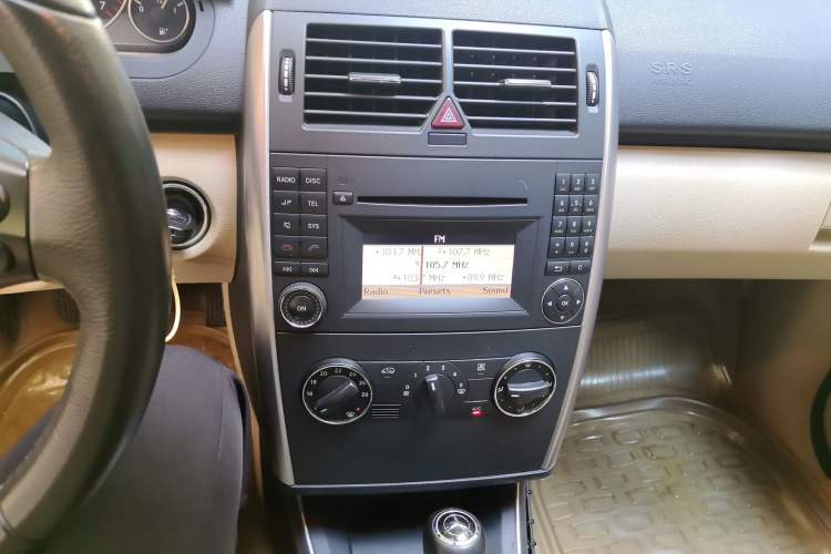 Used Mercedes-Benz A-Class 2011 A 160 Audio And AC Panel