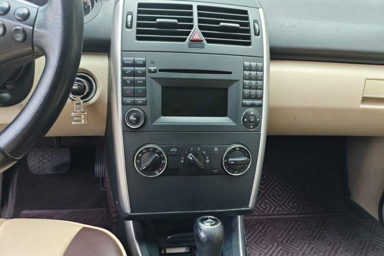 Used Mercedes-Benz A-Class 2011 A 160 Audio And AC Panel