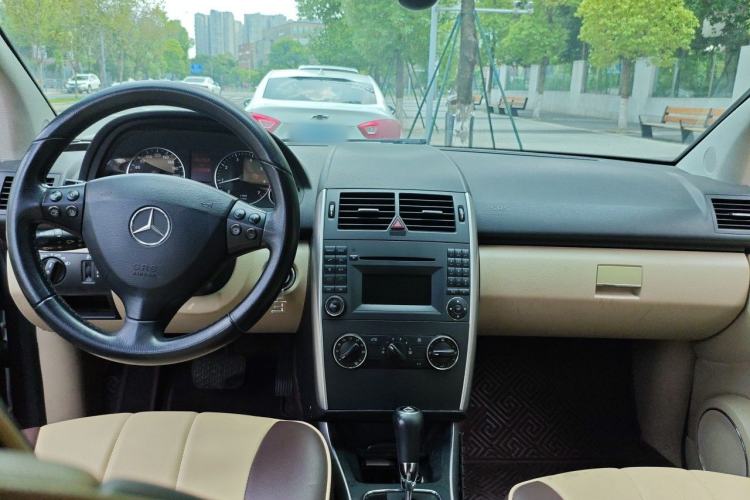 Used Mercedes-Benz A-Class 2011 A 160 Center Console