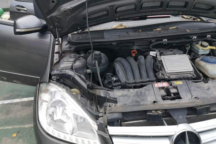 Used Mercedes-Benz A-Class 2011 A 160 Engine Bay Right