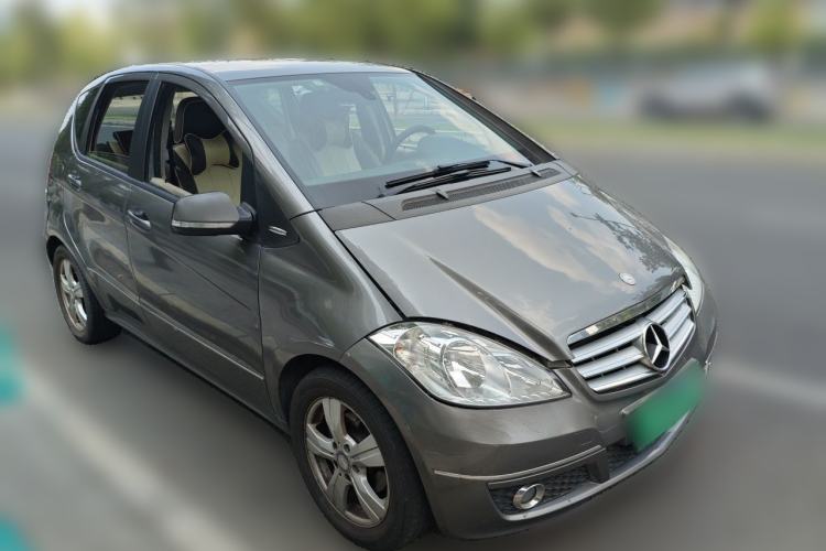 Used Mercedes-Benz A-Class 2011 A 160 Front Right 45 Deg