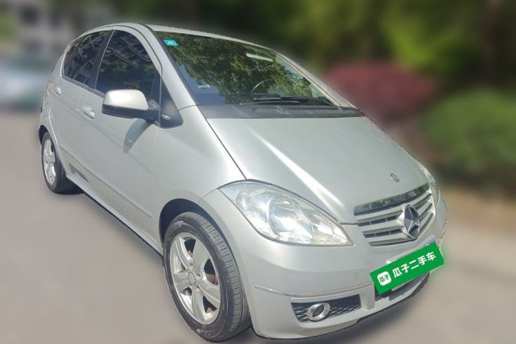 Used Mercedes-Benz A-Class 2011 A 160 Front Right 45 Deg