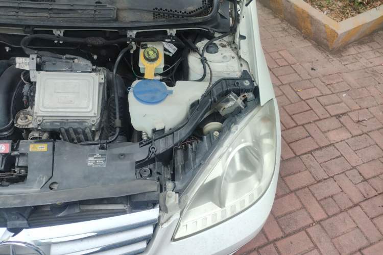 Used Mercedes-Benz A-Class 2011 A 160 Engine Bay Left