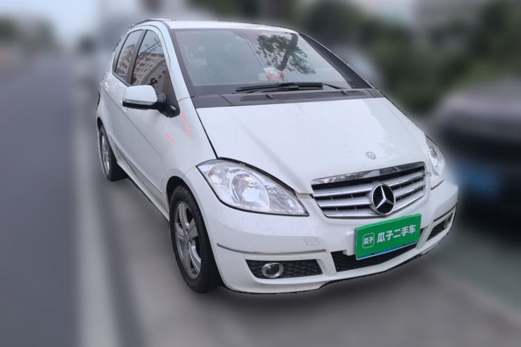 Used Mercedes-Benz A-Class 2011 A 160 Front Right 45 Deg