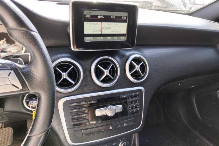 Used Mercedes-Benz A-Class 2013 A 200 Urban Edition Audio And AC Panel