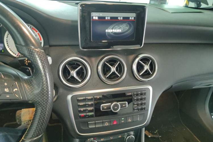 Used Mercedes-Benz A-Class 2013 A 200 Urban Edition Audio And AC Panel