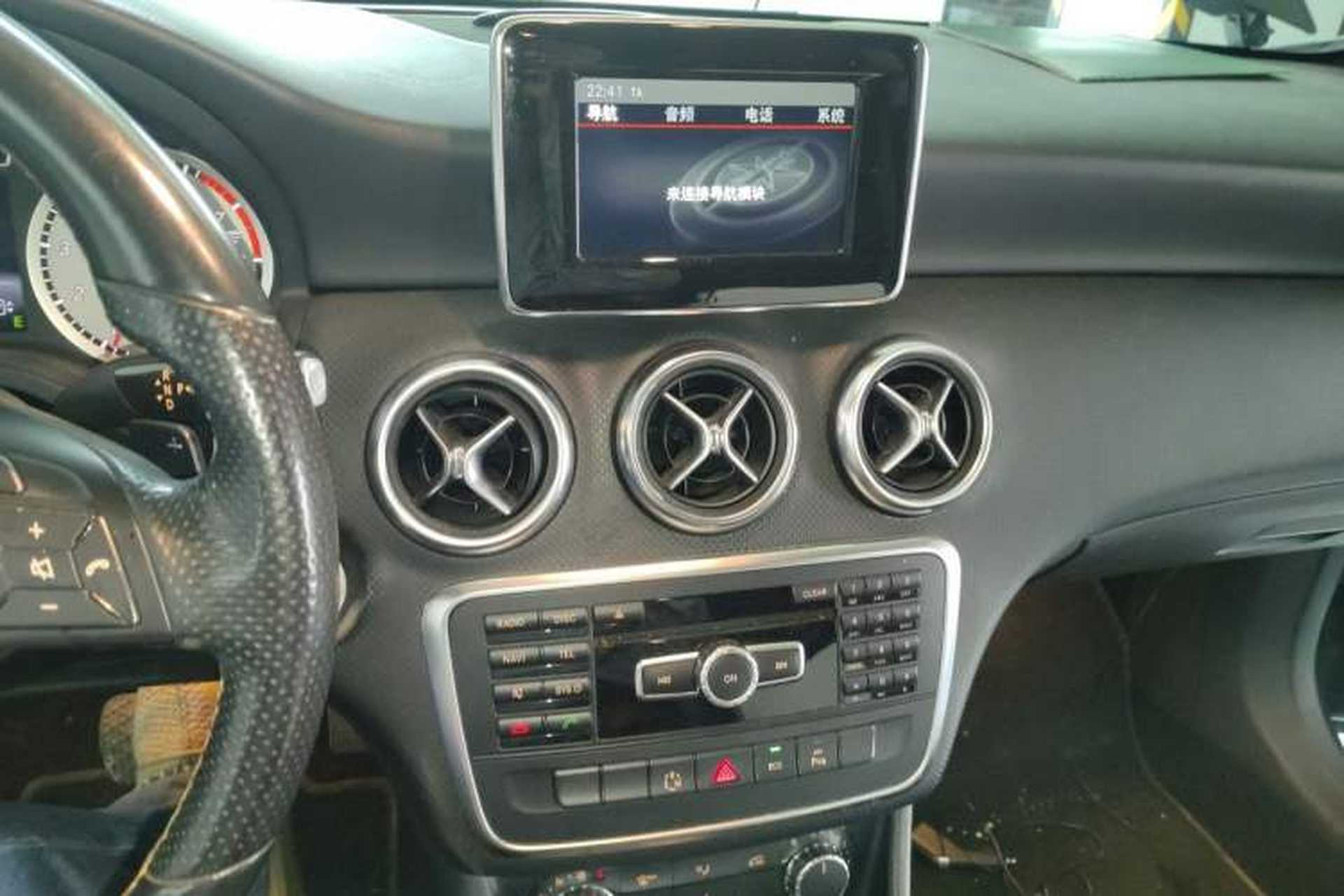 Used Mercedes-Benz A-Class 2013 A 200 Urban Edition Audio And AC Panel