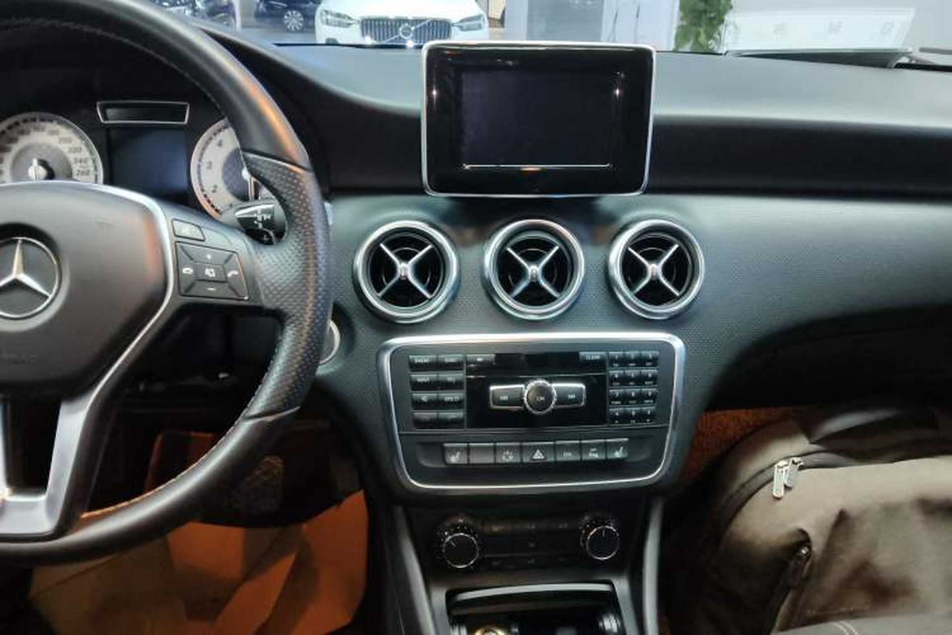 Used Mercedes-Benz A-Class 2013 A 200 Urban Edition Audio And AC Panel