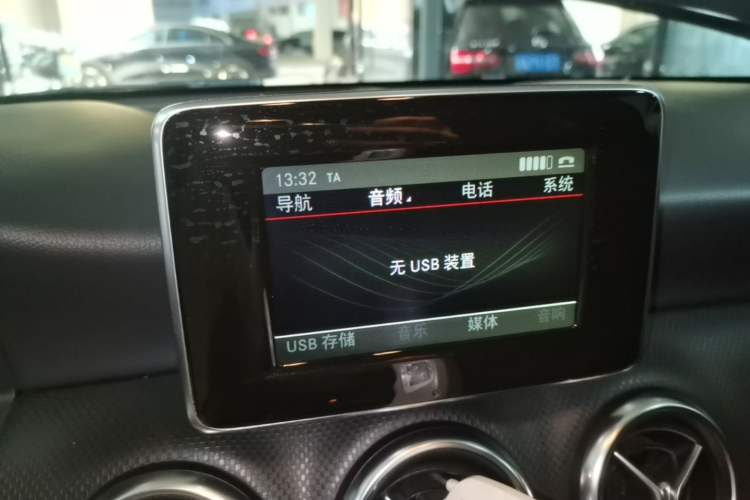 Used Mercedes-Benz A-Class 2013 A 200 Urban Edition Audio And AC Panel