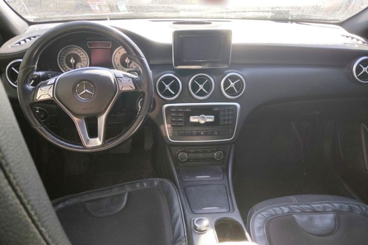 Used Mercedes-Benz A-Class 2013 A 200 Urban Edition Center Console