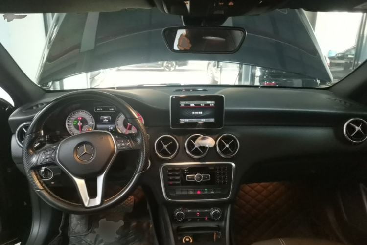 Used Mercedes-Benz A-Class 2013 A 200 Urban Edition Center Console
