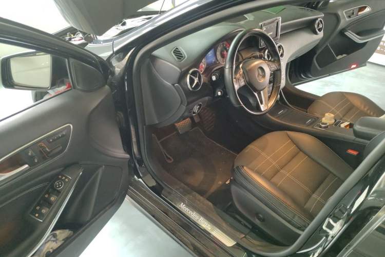 Used Mercedes-Benz A-Class 2013 A 200 Urban Edition Driver Seat
