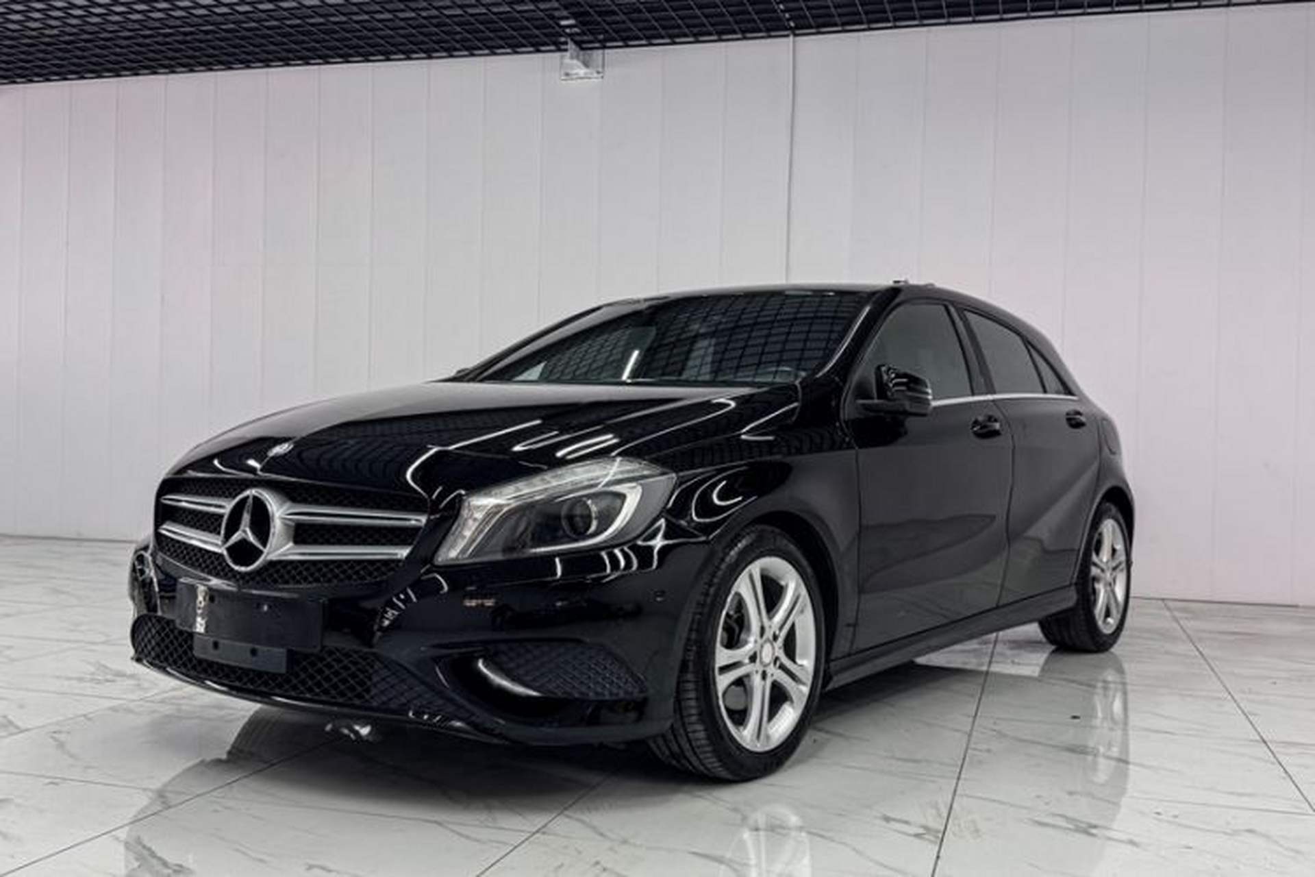 Used Mercedes-Benz A-Class 2013 A 200 Urban Edition Front Left 45 Deg