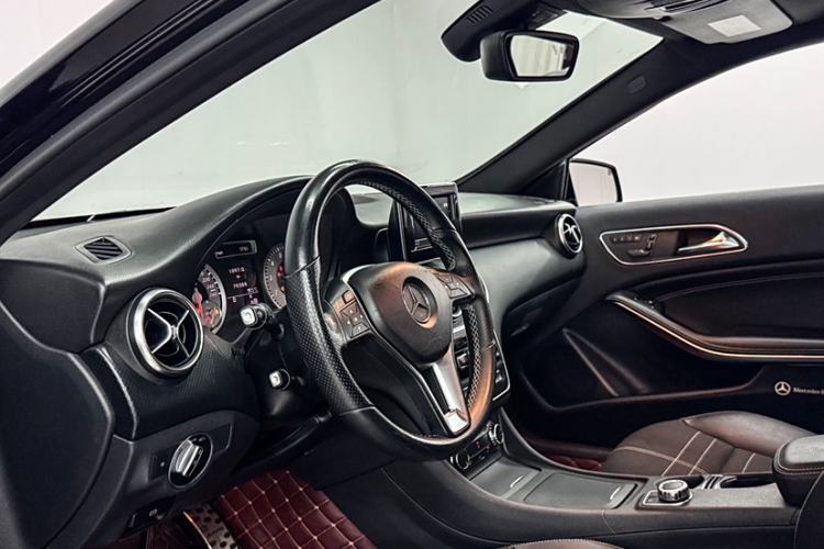 Used Mercedes-Benz A-Class 2013 A 200 Urban Edition Interior 10