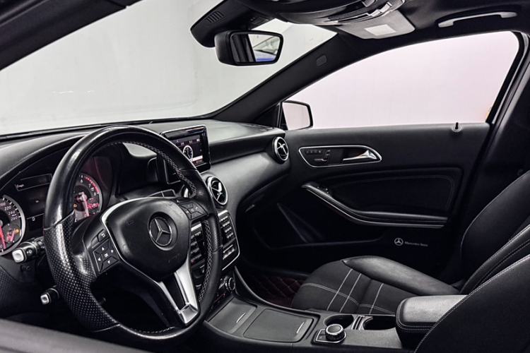 Used Mercedes-Benz A-Class 2013 A 200 Urban Edition Interior 11