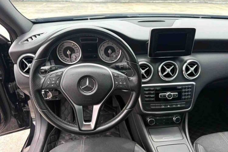 Used Mercedes-Benz A-Class 2013 A 200 Urban Edition Interior 4