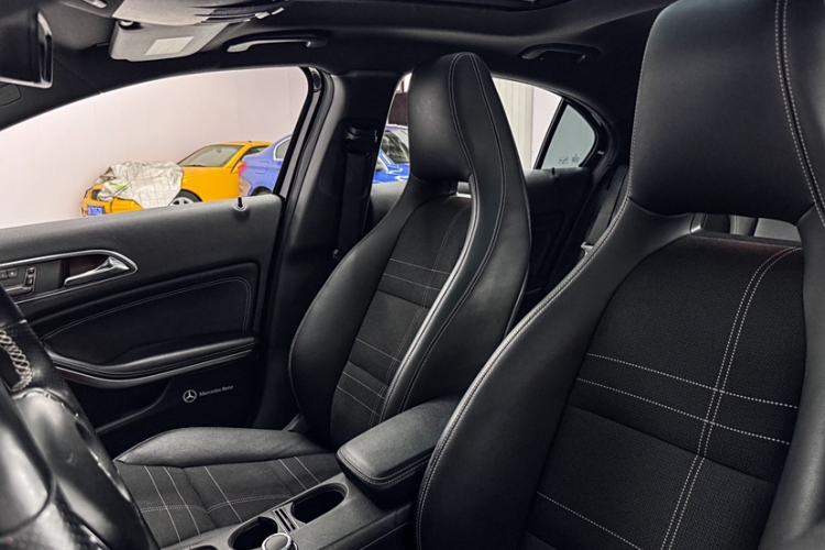 Used Mercedes-Benz A-Class 2013 A 200 Urban Edition Interior 5