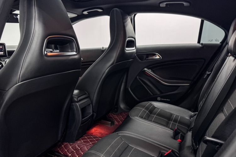 Used Mercedes-Benz A-Class 2013 A 200 Urban Edition Interior 9