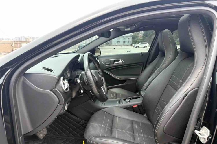 Used Mercedes-Benz A-Class 2013 A 200 Urban Edition Interior 9