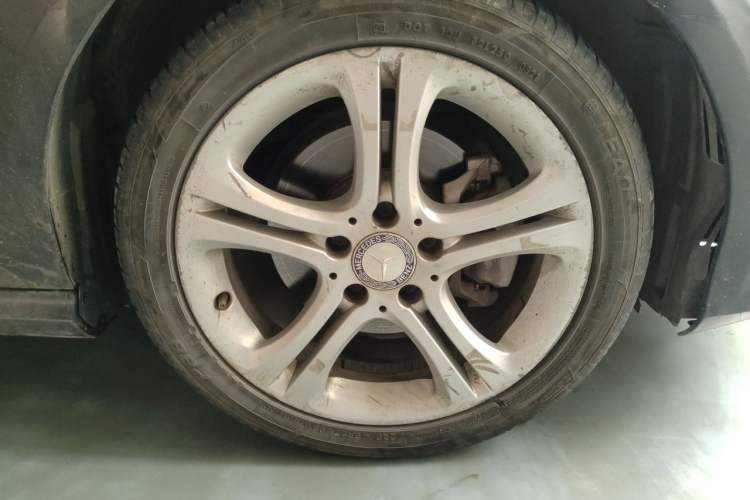 Used Mercedes-Benz A-Class 2013 A 200 Urban Edition Right Front Wheel Hub