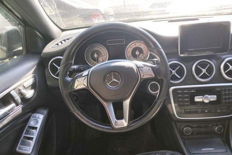Used Mercedes-Benz A-Class 2013 A 200 Urban Edition Steering Wheel