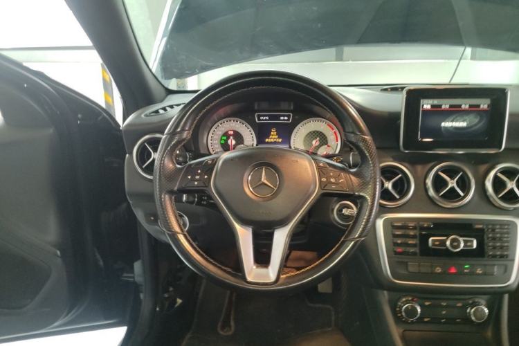 Used Mercedes-Benz A-Class 2013 A 200 Urban Edition Steering Wheel