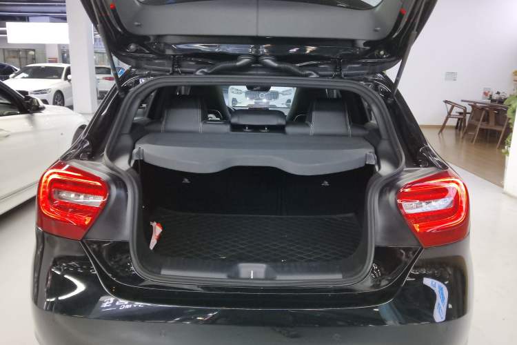 Used Mercedes-Benz A-Class 2013 A 200 Urban Edition Trunk