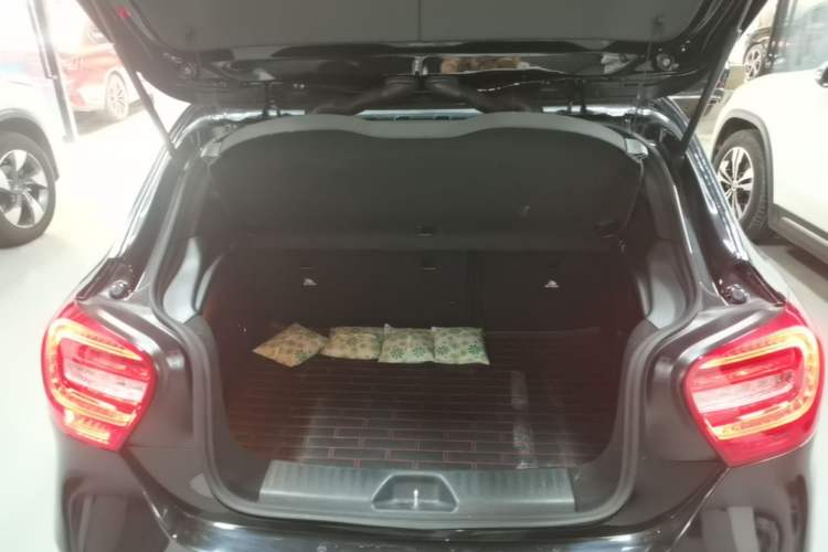 Used Mercedes-Benz A-Class 2013 A 200 Urban Edition Trunk