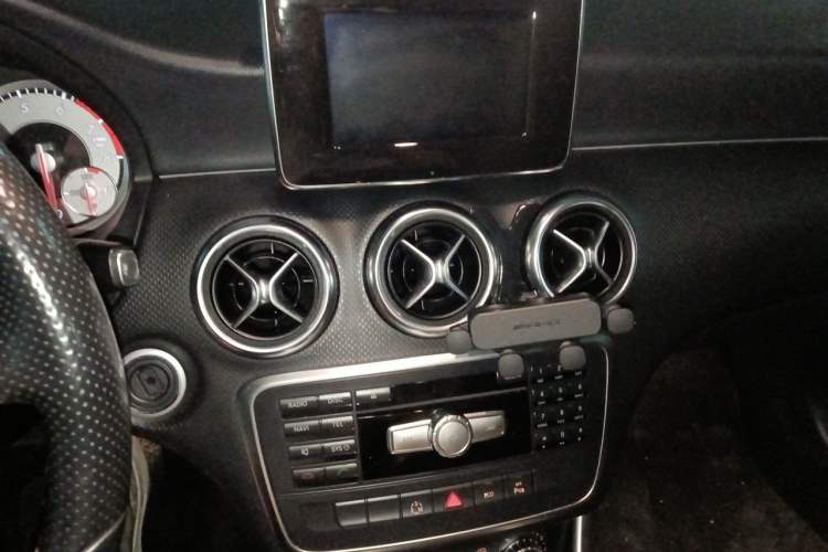 Used Mercedes-Benz A-Class 2013 A 200 Urban Edition Audio And AC Panel