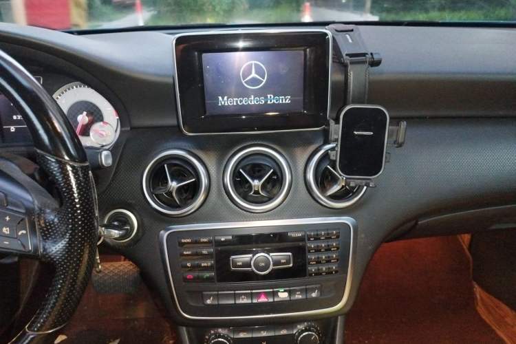 Used Mercedes-Benz A-Class 2013 A 200 Urban Edition Audio And AC Panel