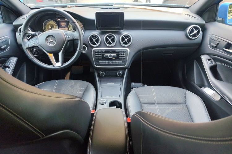 Used Mercedes-Benz A-Class 2013 A 200 Urban Edition Center Console