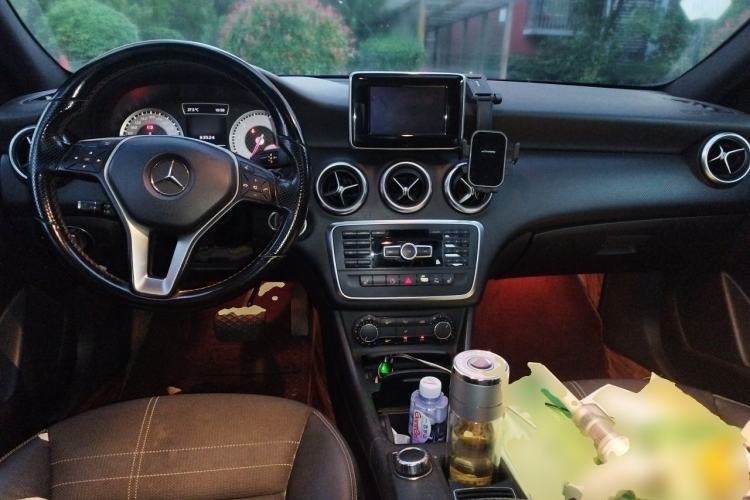Used Mercedes-Benz A-Class 2013 A 200 Urban Edition Center Console