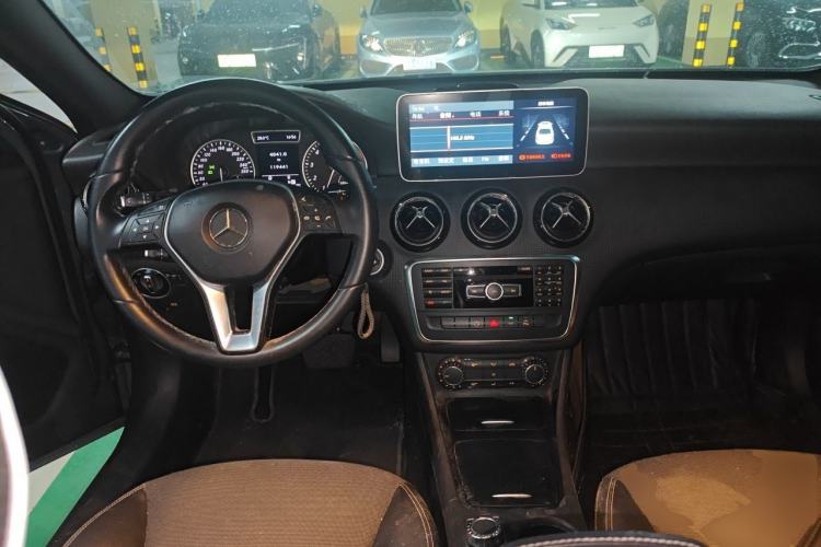 Used Mercedes-Benz A-Class 2013 A 180 Fashion Model Center Console