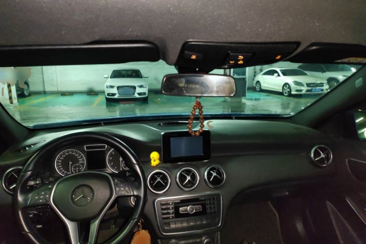 Used Mercedes-Benz A-Class 2013 A 180 Fashion Model Center Console