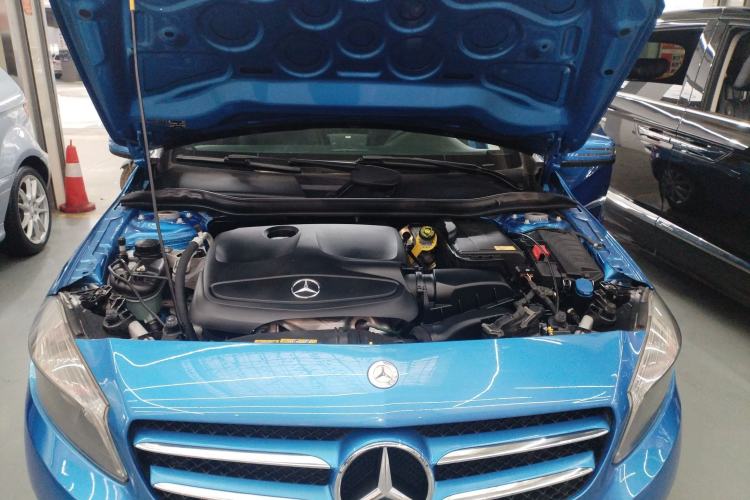Used Mercedes-Benz A-Class 2013 A 180 Fashion Model Engine Bay