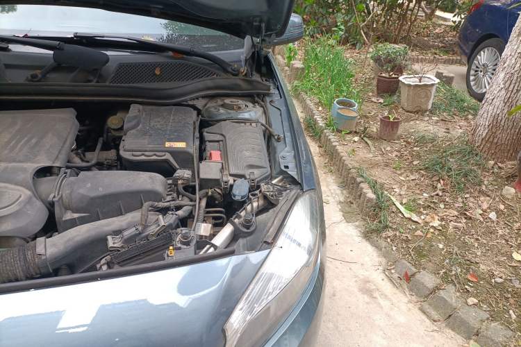 Used Mercedes-Benz A-Class 2013 A 180 Fashion Model Engine Bay Left