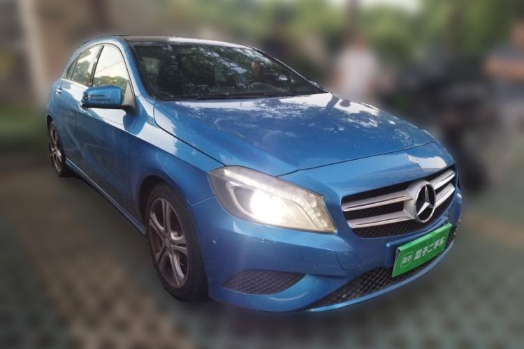 Used Mercedes-Benz A-Class 2013 A 200 Urban Edition Front Right 45 Deg