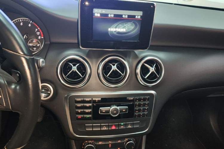 Used Mercedes-Benz A-Class 2013 A 180 Fashion Model Audio And AC Panel