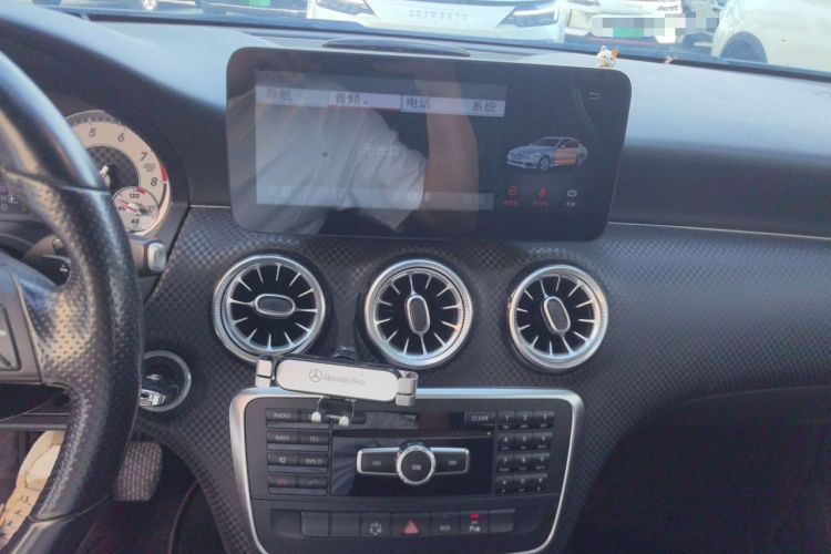 Used Mercedes-Benz A-Class 2013 A 200 Urban Edition Audio And AC Panel