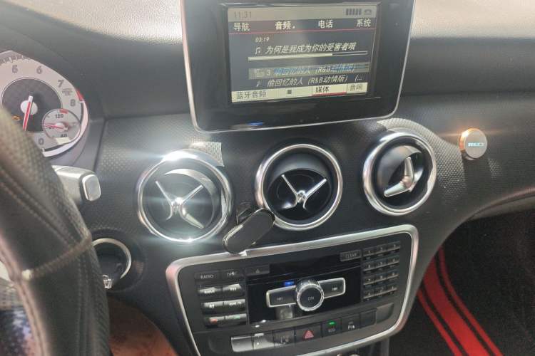 Used Mercedes-Benz A-Class 2013 A 200 Urban Edition Audio And AC Panel
