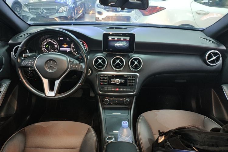 Used Mercedes-Benz A-Class 2013 A 180 Fashion Model Center Console