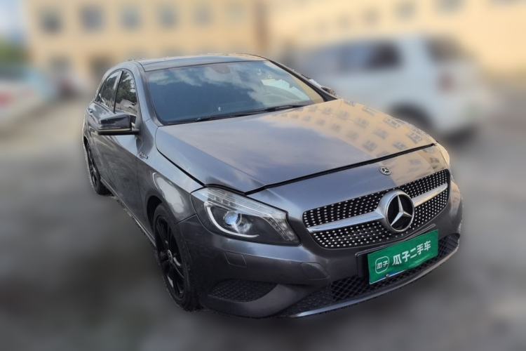 Used Mercedes-Benz A-Class 2013 A 200 Urban Edition Front Right 45 Deg