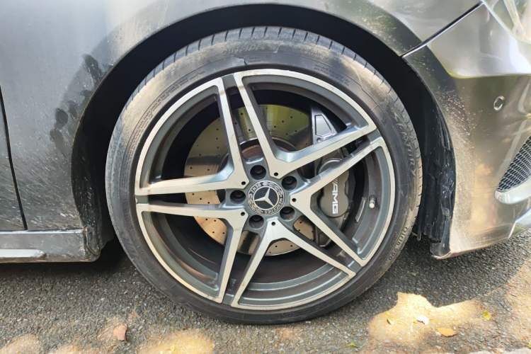 Used Mercedes-Benz A-Class 2013 A 260 Sport model Right Front Wheel Hub