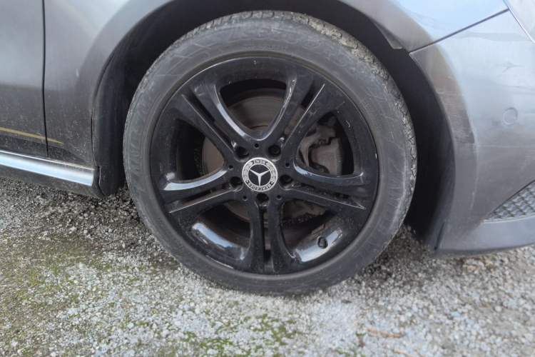 Used Mercedes-Benz A-Class 2013 A 200 Urban Edition Right Front Wheel Hub