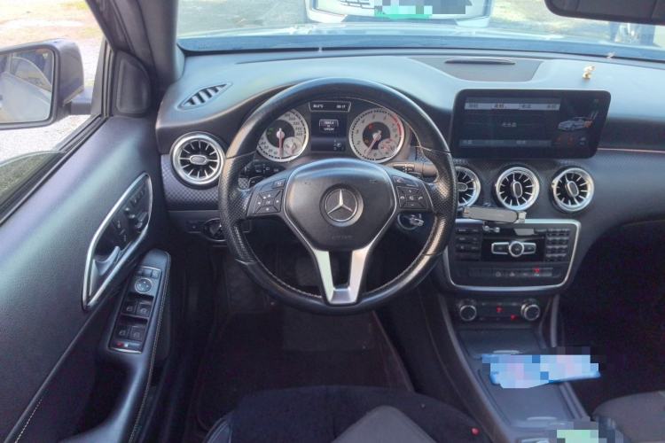 Used Mercedes-Benz A-Class 2013 A 200 Urban Edition Steering Wheel