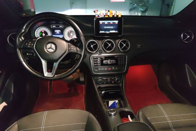 Used Mercedes-Benz A-Class 2013 A 200 Urban Edition Center Console