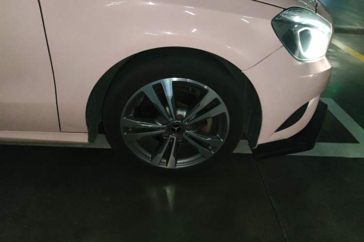 Used Mercedes-Benz A-Class 2013 A 200 Urban Edition Right Front Wheel Hub