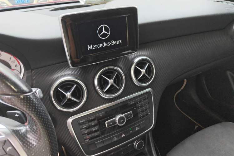 Used Mercedes-Benz A-Class 2013 A 200 Urban Edition Audio And AC Panel