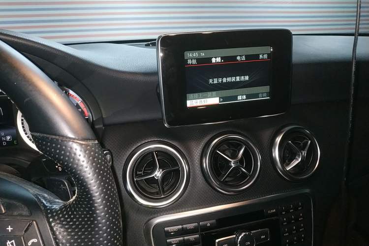 Used Mercedes-Benz A-Class 2013 A 200 Urban Edition Audio And AC Panel